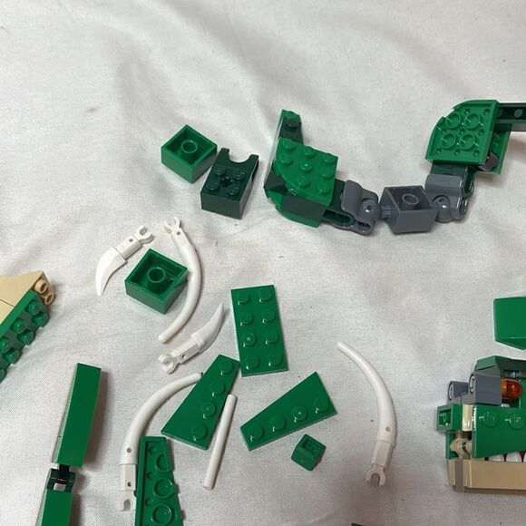 Lego Creator 3 in 1 Mighty Dinosaur Pieces. - Picture 4 of 6